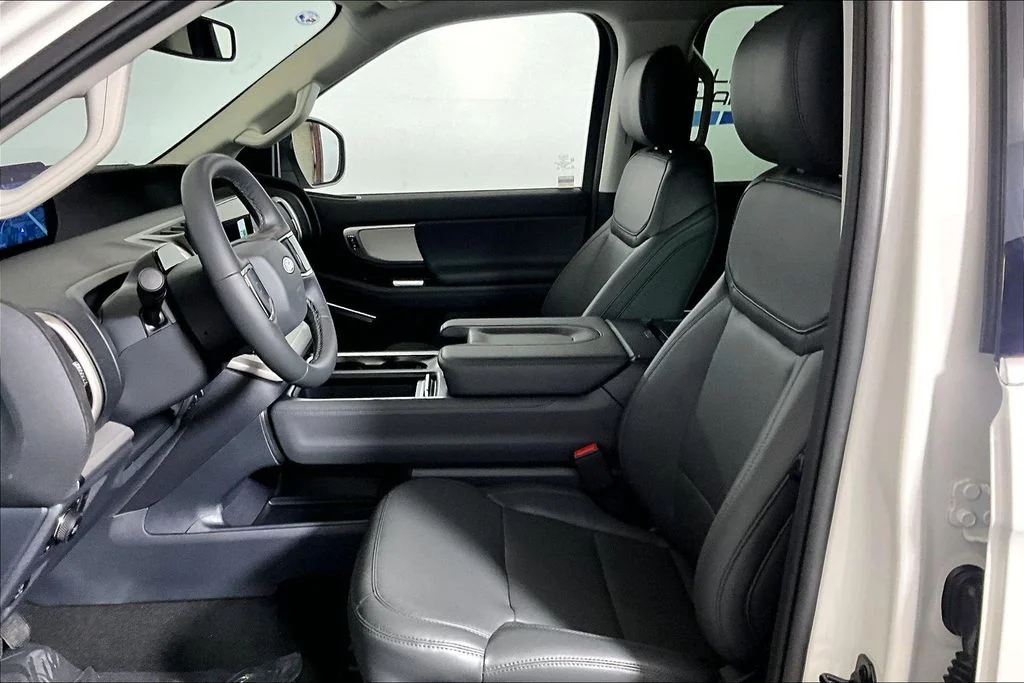 New 2027 Star White Metallic Tri-Coat Ford Active image 9