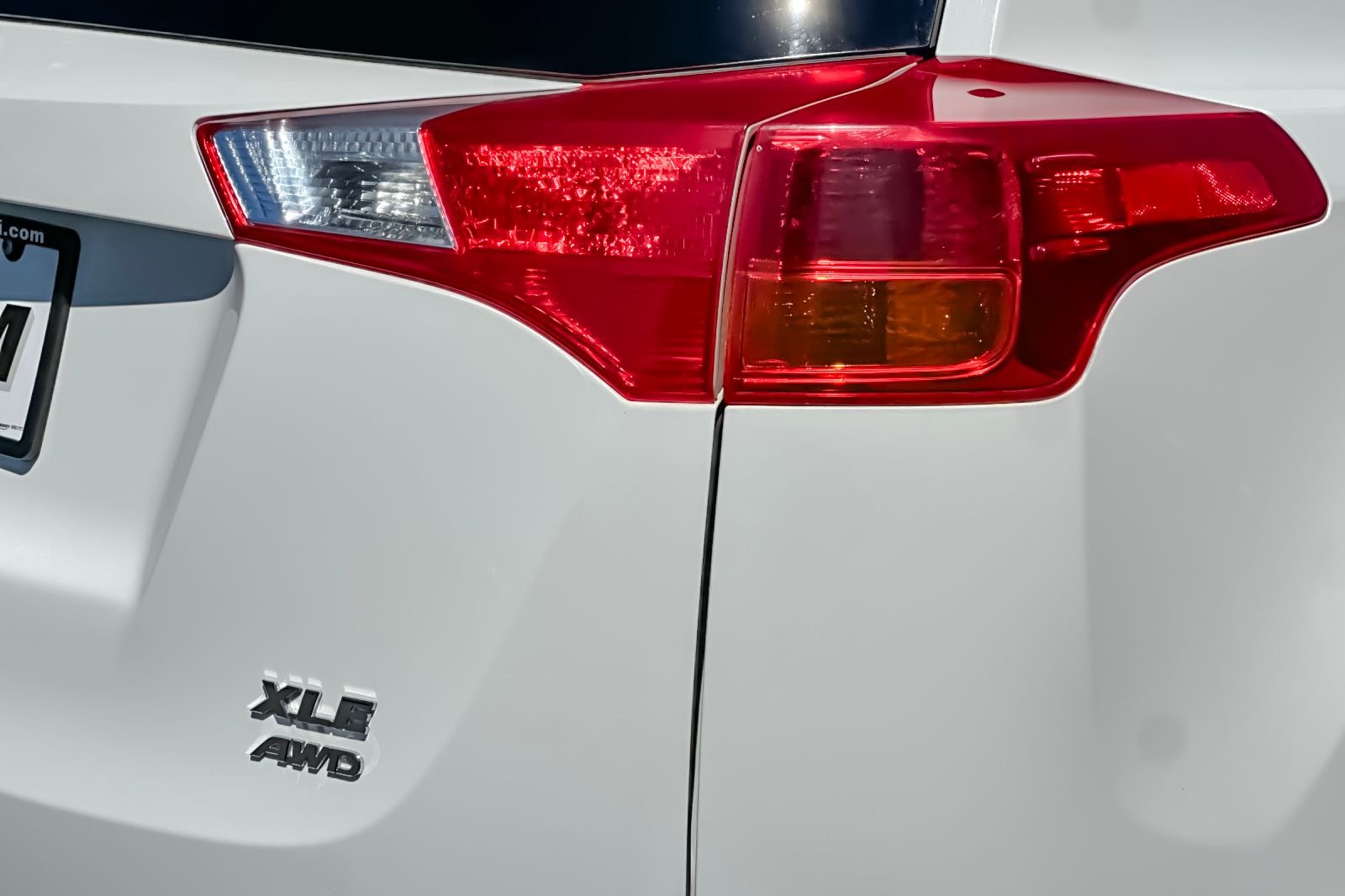 Used 2015 White Toyota XLE image 35