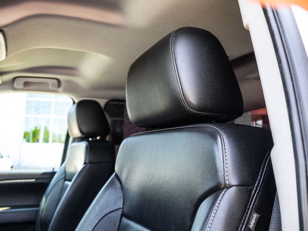 Used 2018 White GMC SLT image 19