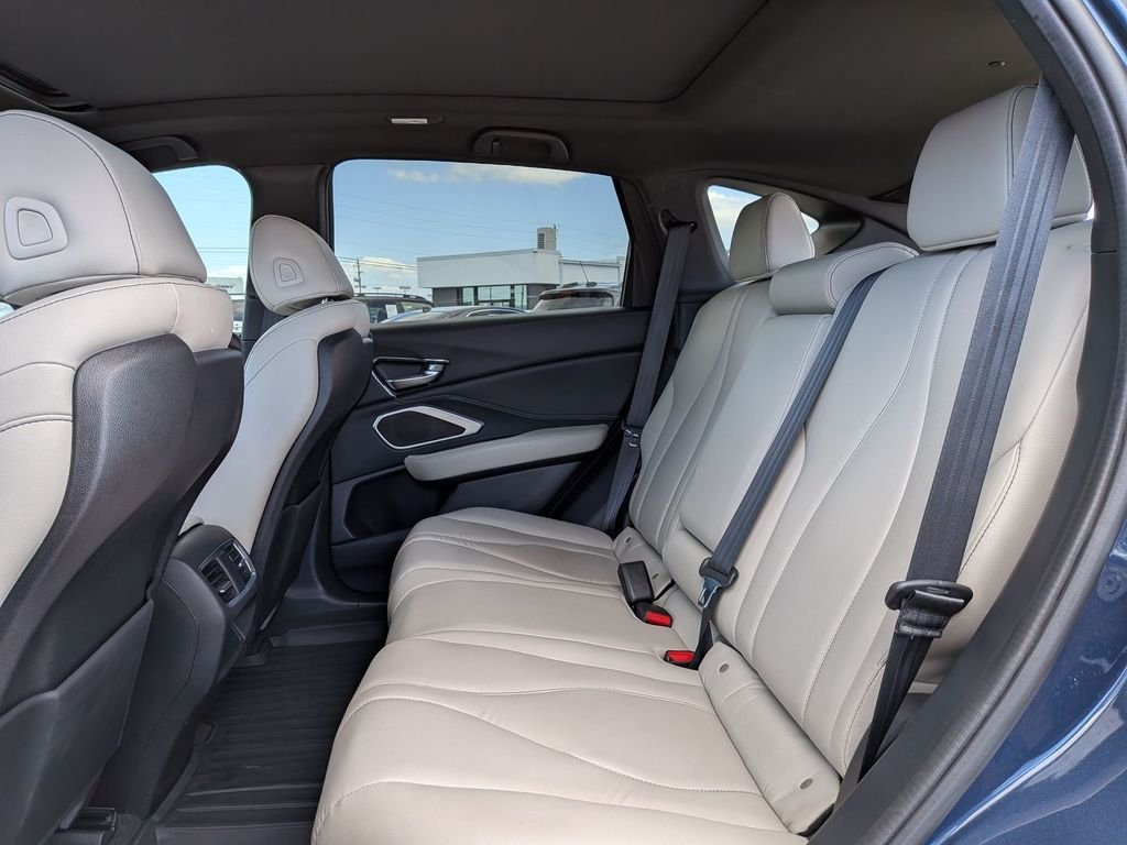 Used 2025  Acura Base image 35