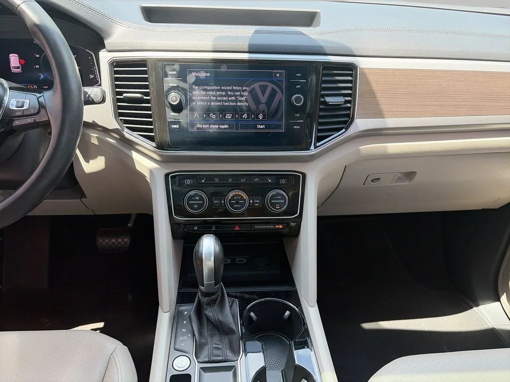 Used 2019 Pure White Volkswagen SEL image 12