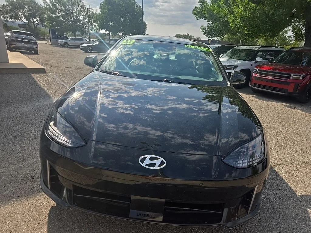 Used 2023 Black Hyundai Limited image 9