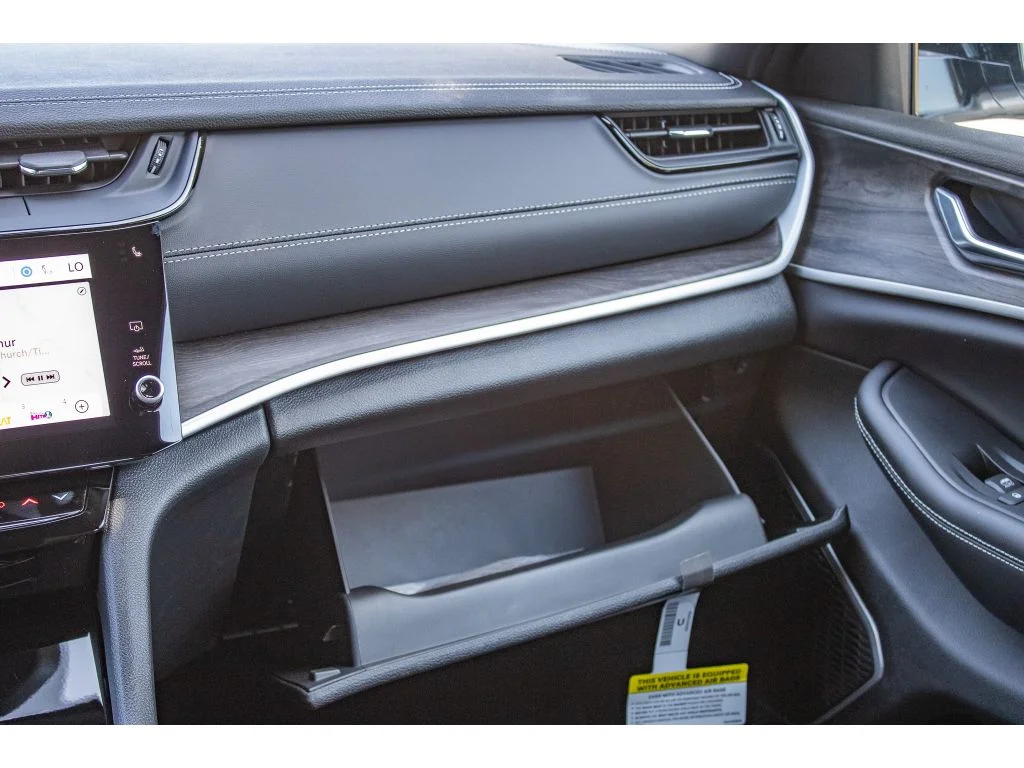 New 2026 SILVER ZYNITH Jeep Limited image 58