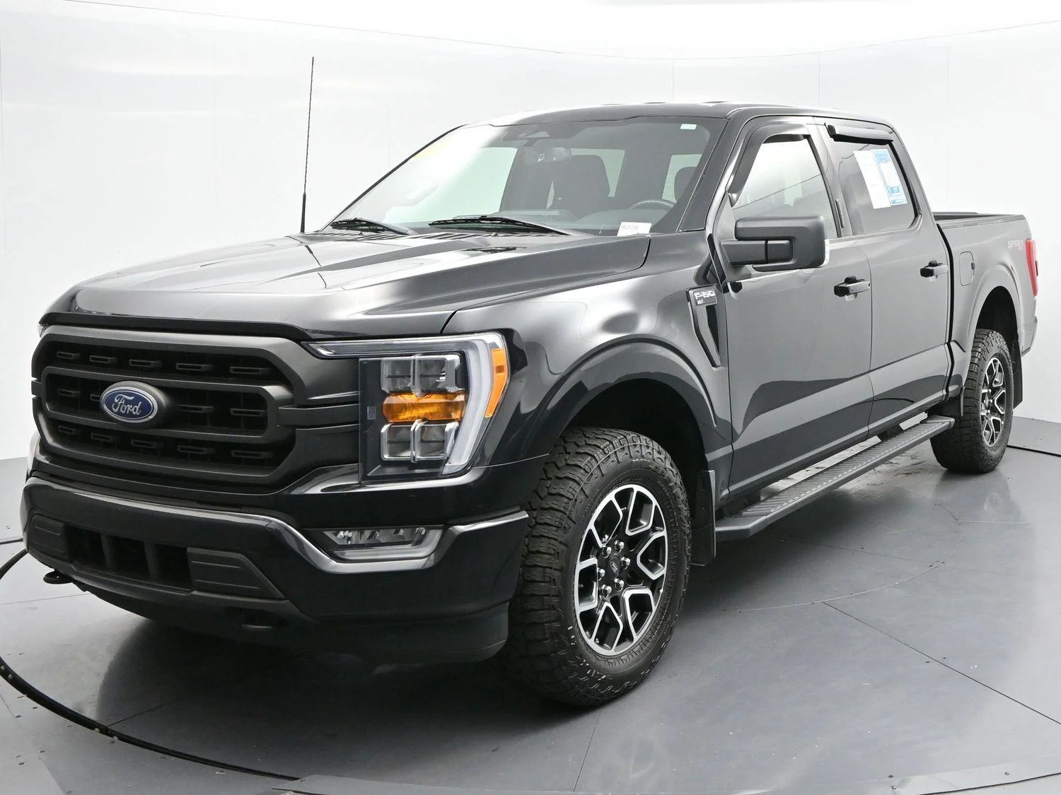 Used 2022 Agate Black Ford XLT image 3