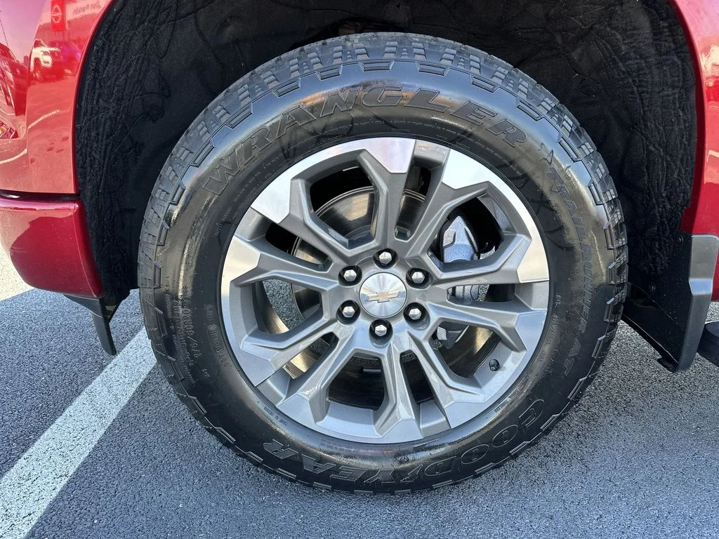 Used 2023 Red Chevrolet High Country image 16