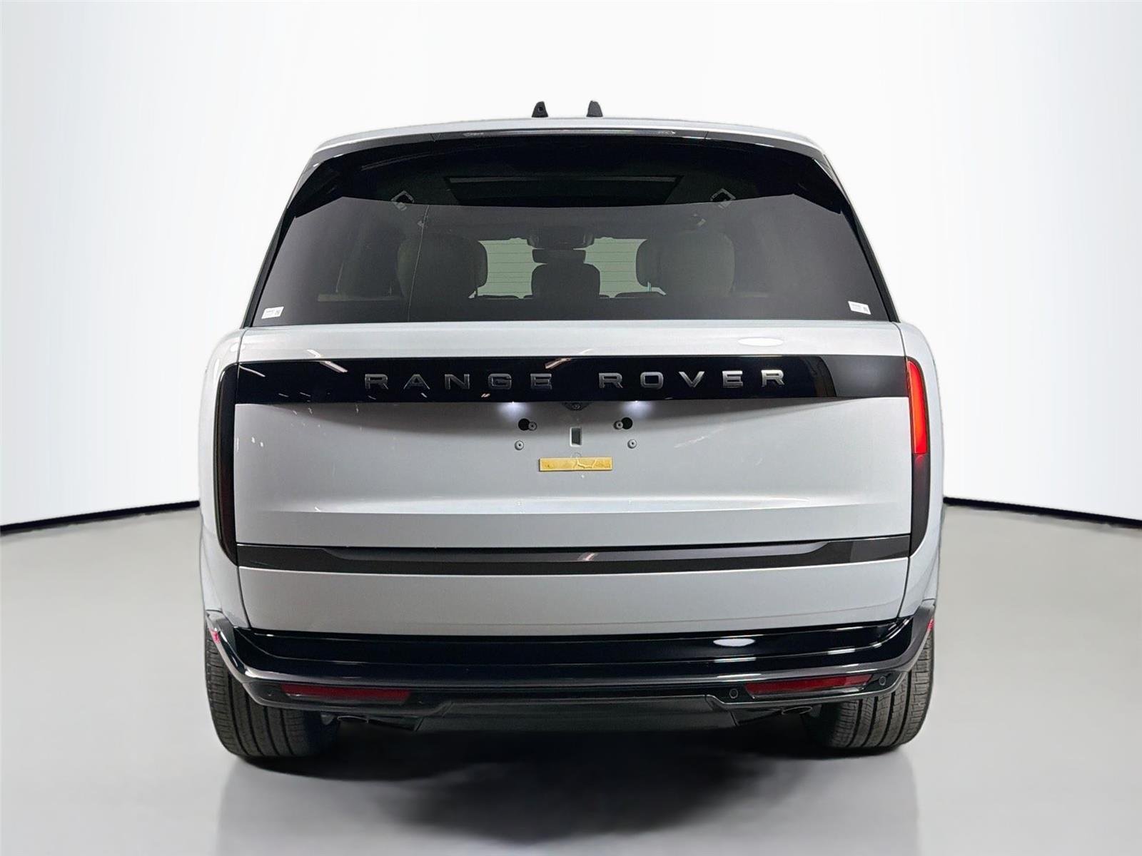 New 2026 Ethereal Frost Sliver LAND ROVER SE LWB 7-Seats / V8 image 6