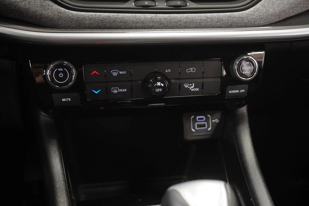 Certified Used 2025 Red Jeep Latitude image 33