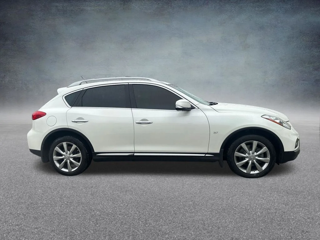Used 2017 White INFINITI Base image 7