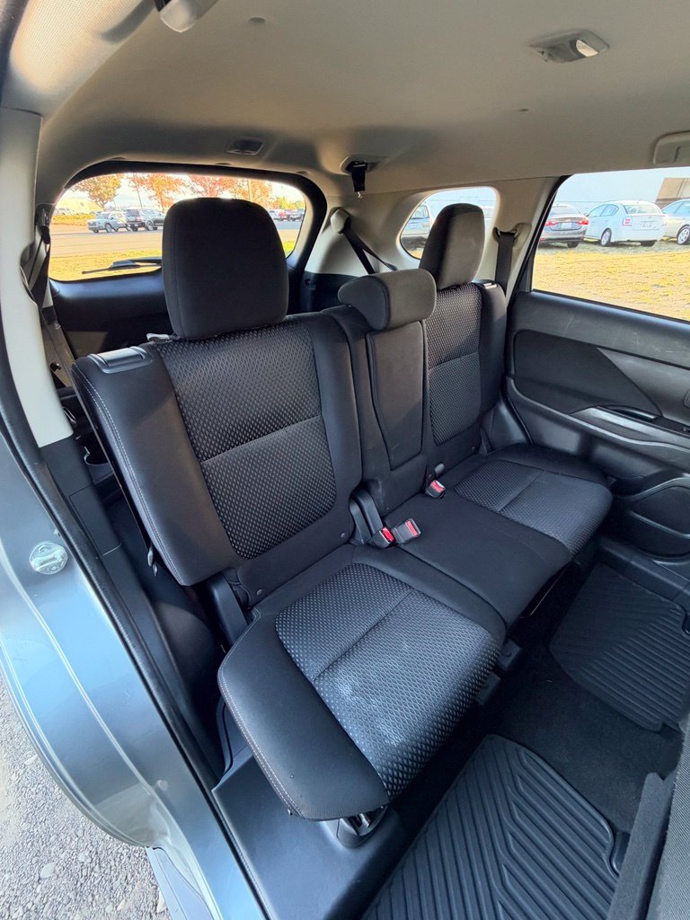 Used 2016 Mercury Gray Metallic Mitsubishi SE image 24