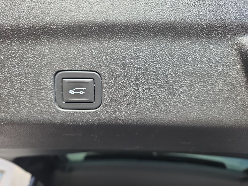 Used 2021 Black GMC SLT image 17