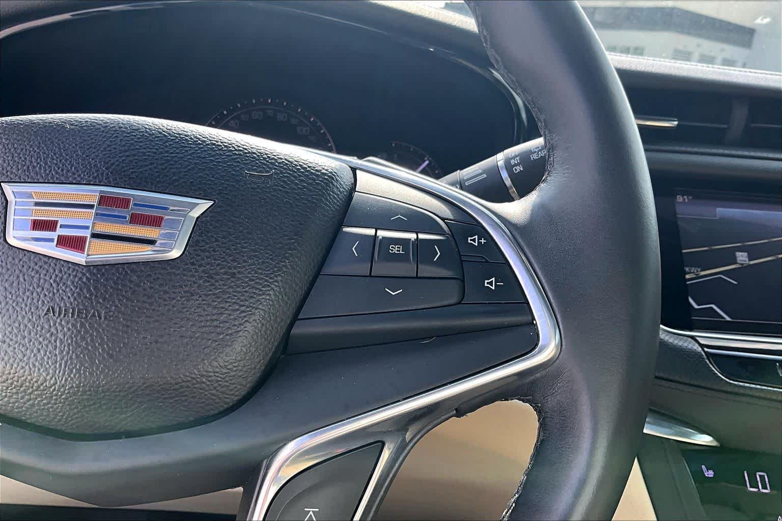 Used 2017 Crystal White Tricoat Cadillac Luxury FWD image 23