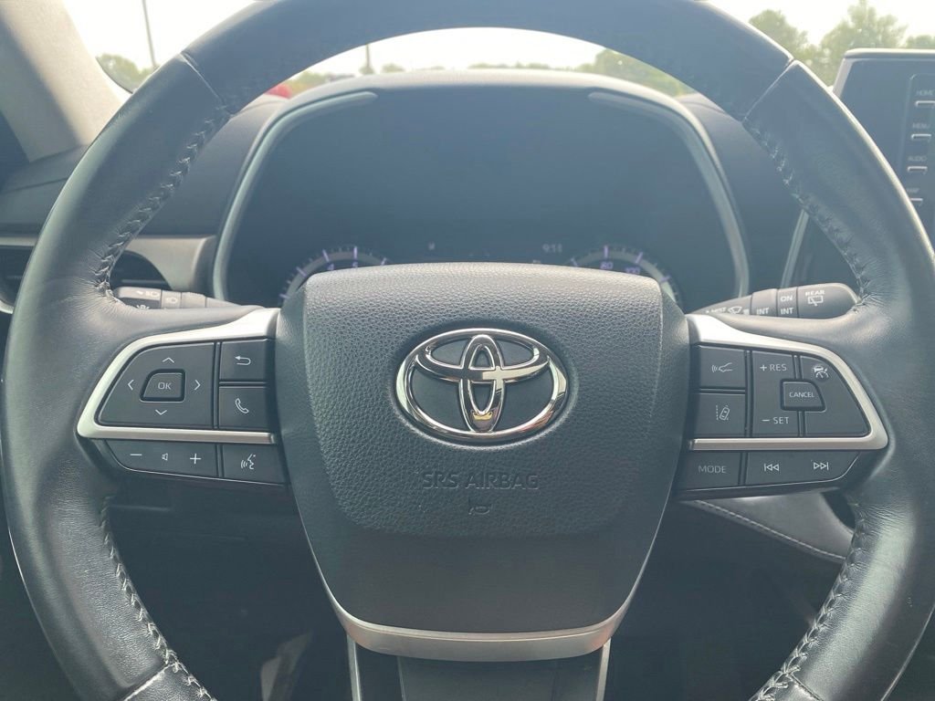 Used 2022 Black Toyota XLE image 17