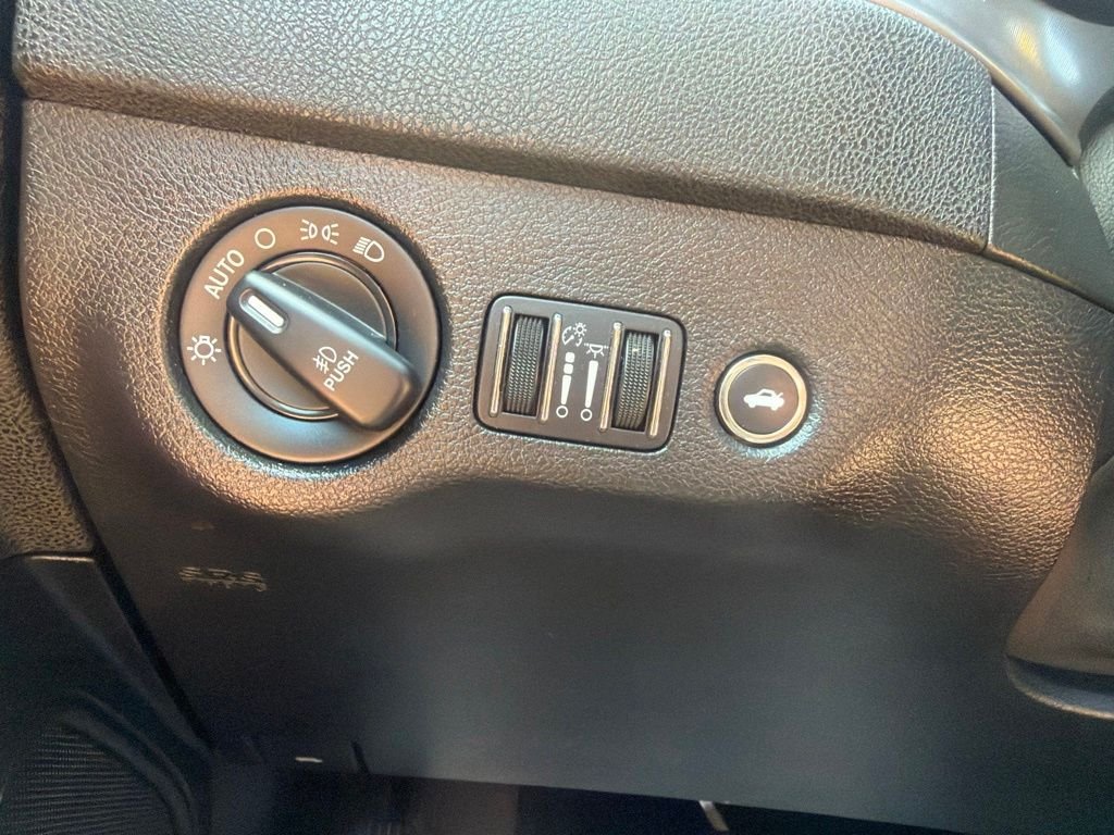 Used 2023 Orange Dodge SXT image 21
