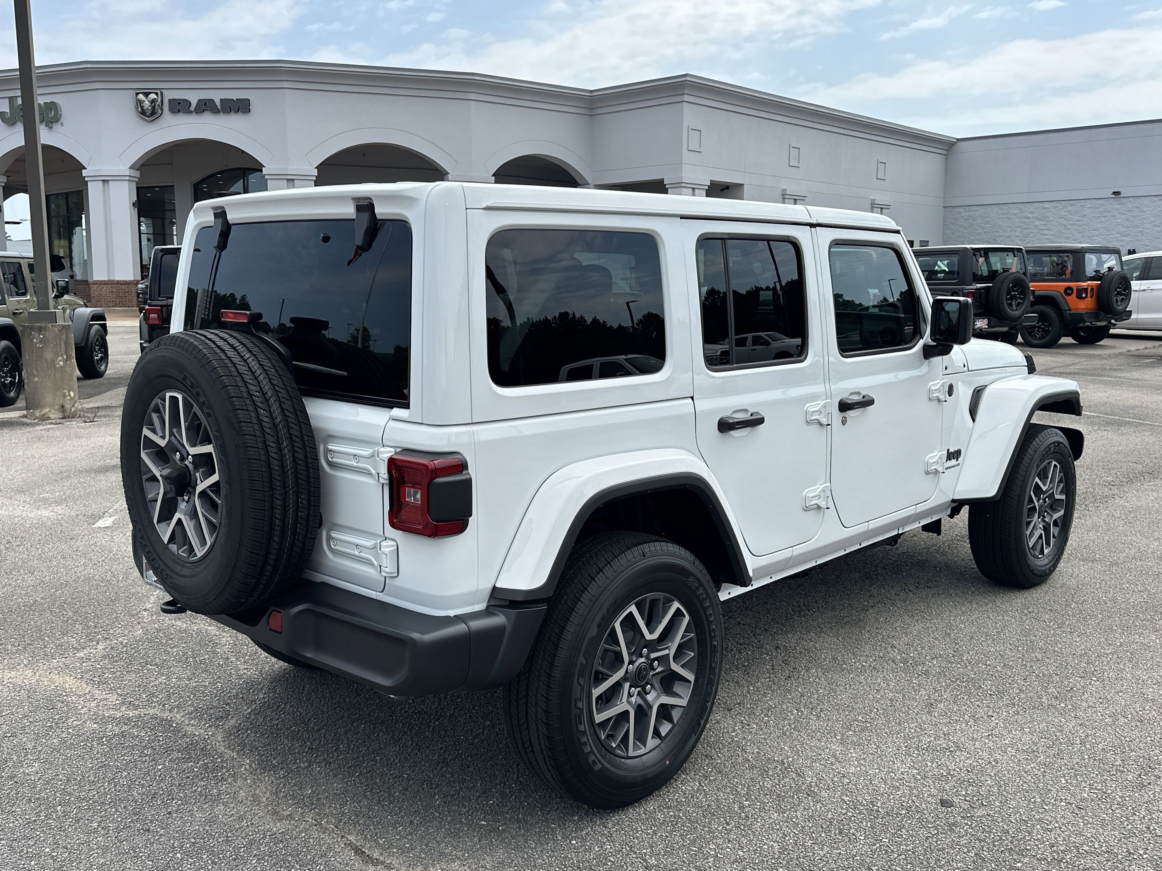 2025 Jeep Wrangler 4-Door Sahara - Photo 7