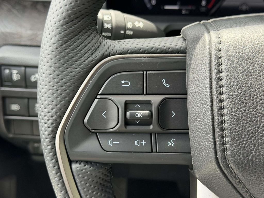 2026 Toyota Tacoma Limited - Photo 8
