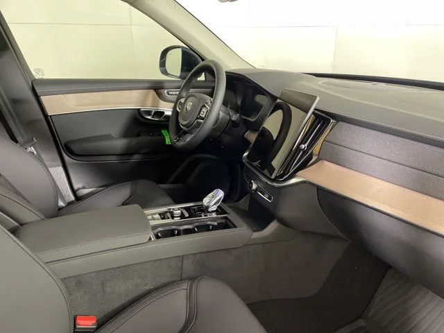 2025 Volvo XC90 Plus - Photo 22