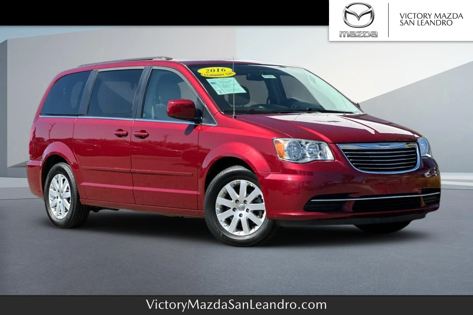2016 Chrysler Town & Country LX's photo