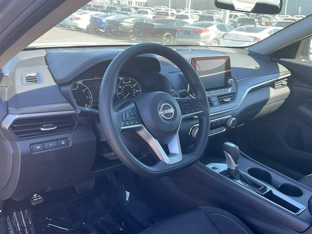 2025 Nissan Altima SV - Photo 14