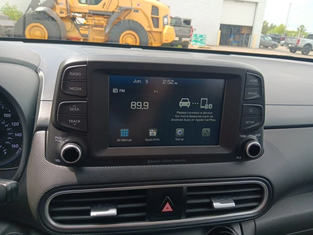 Used 2018 Pulse Red Hyundai Limited image 27