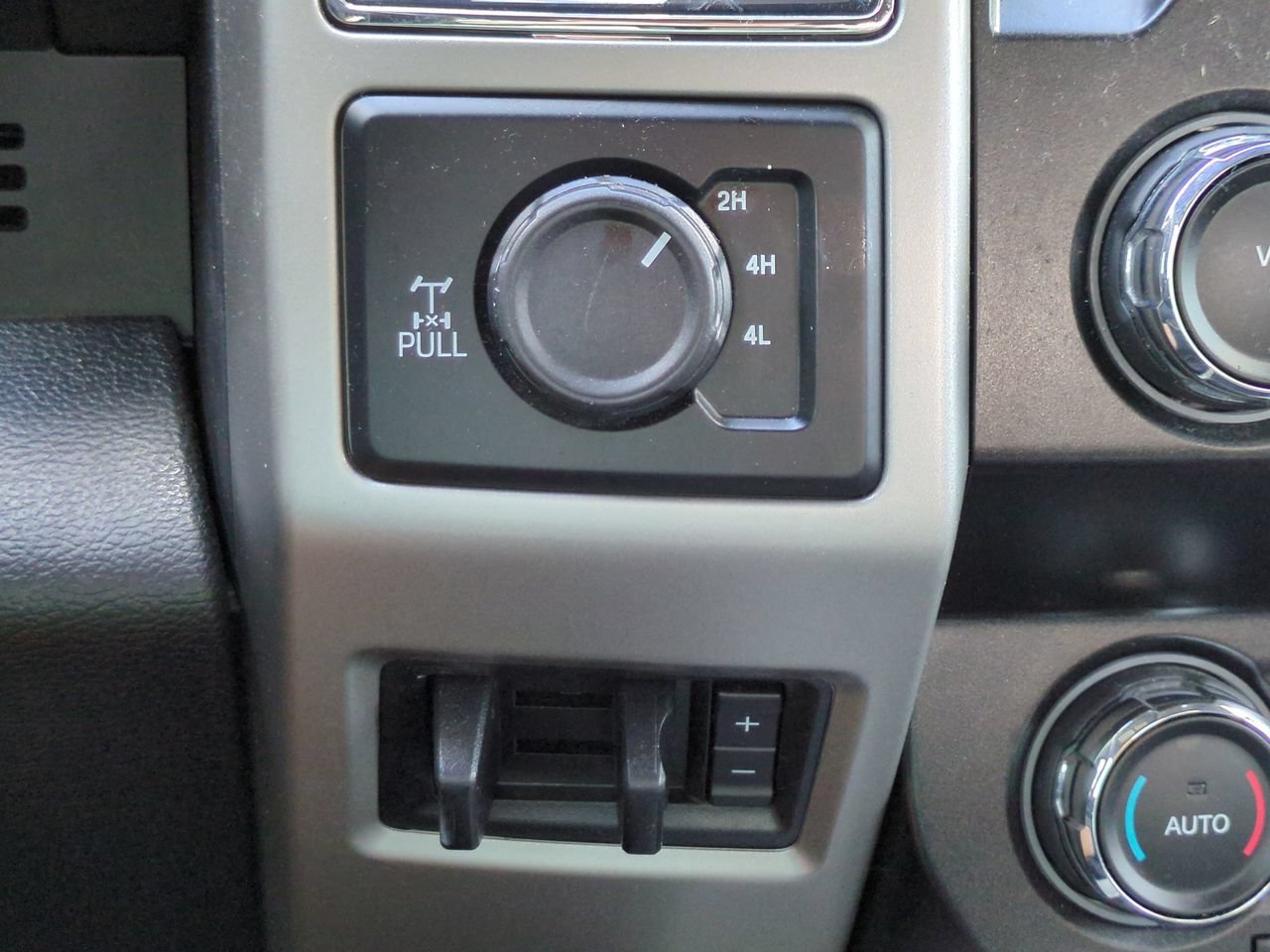 Used 2021  Ford  image 23