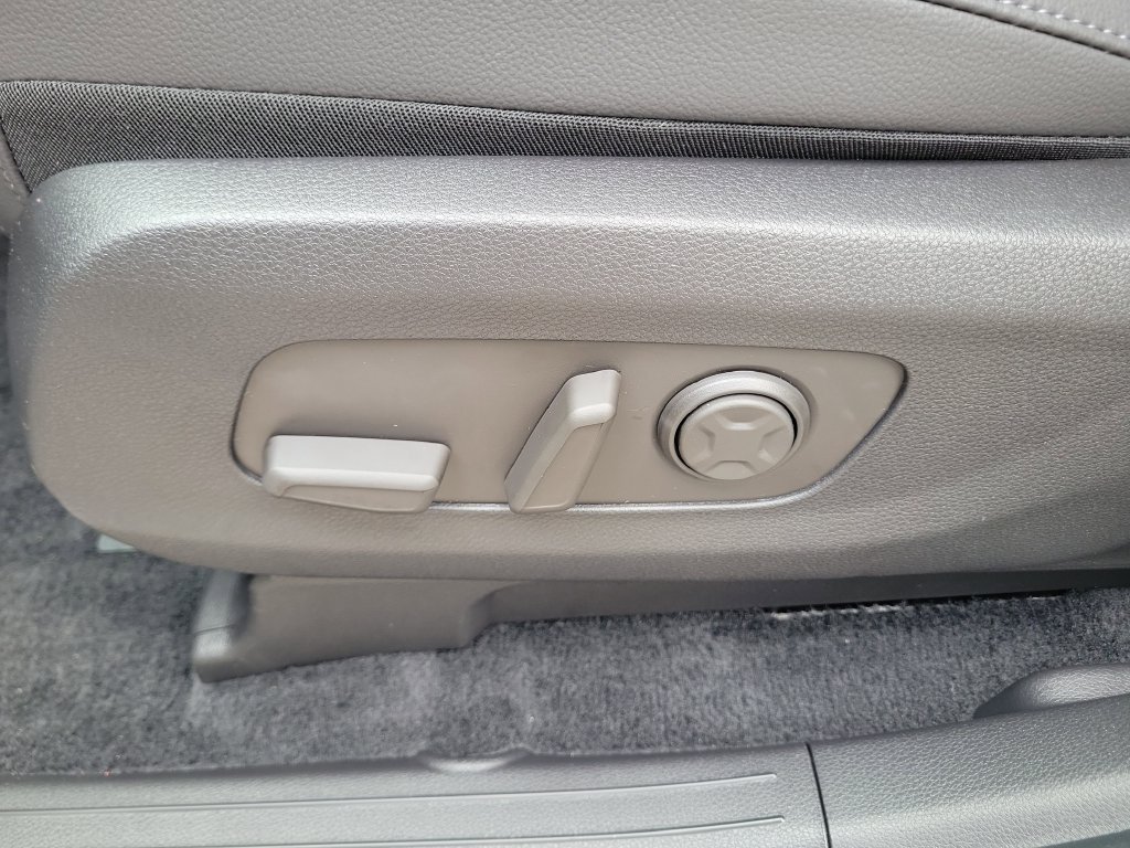 New 2026 Snow White Pearl Kia SX Prestige image 25