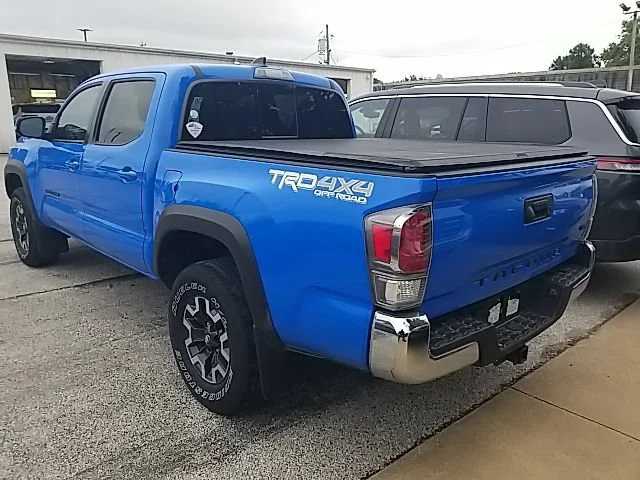 Used 2020 Blue Toyota SR5 image 13