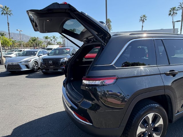 Used 2024  Jeep 4xe image 8
