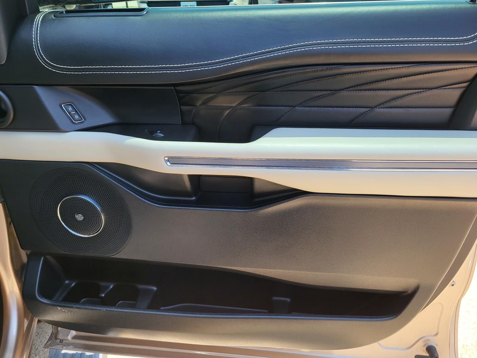 Used 2020 Desert Gold Metallic Ford Platinum image 7