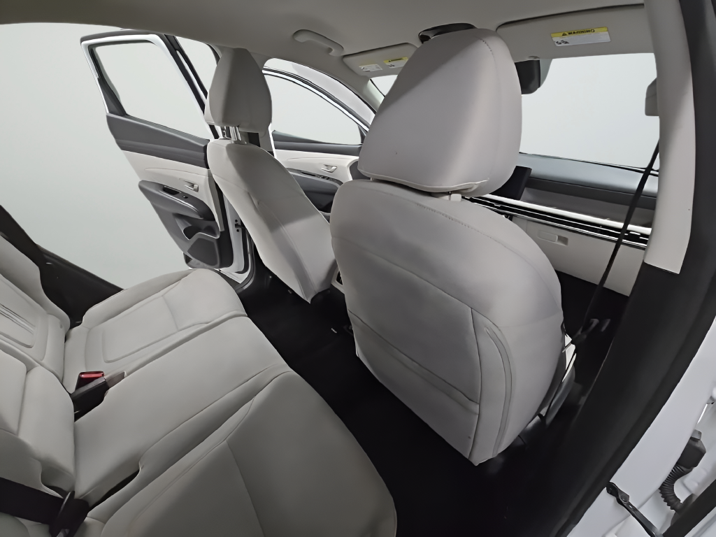 Used 2025 White Hyundai SEL image 22