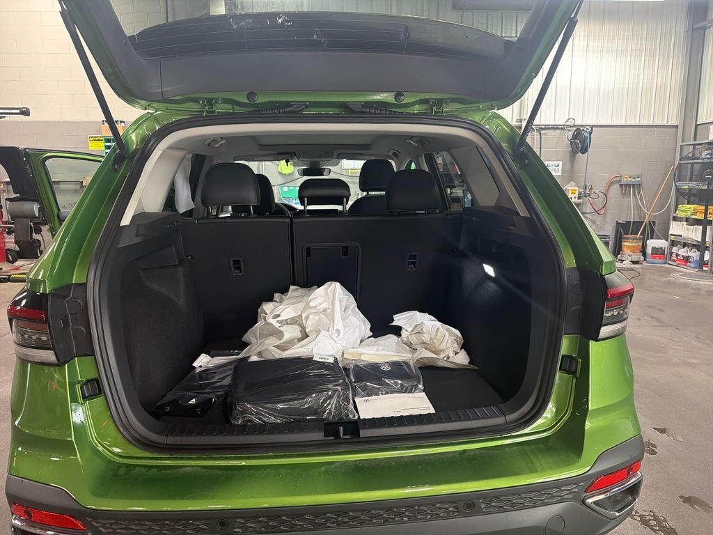 New 2026 Green Volkswagen 1.5T SE image 14