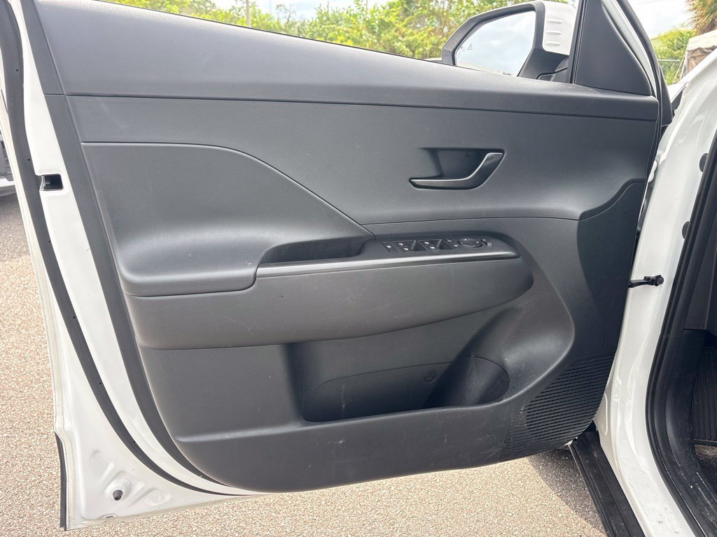 2025 Hyundai Kona SEL - Photo 11