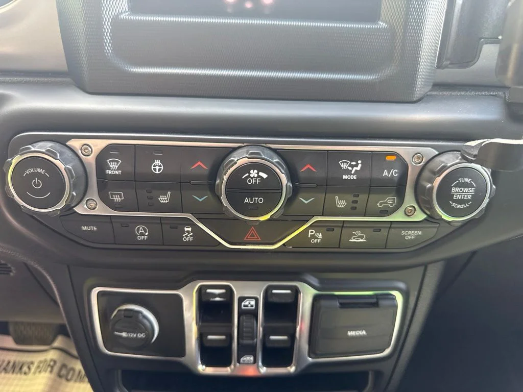 Used 2021 Gray Jeep  image 29