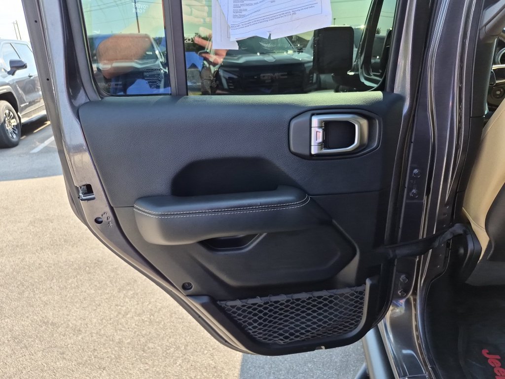 Used 2018 Gray Jeep Unlimited Rubicon image 34