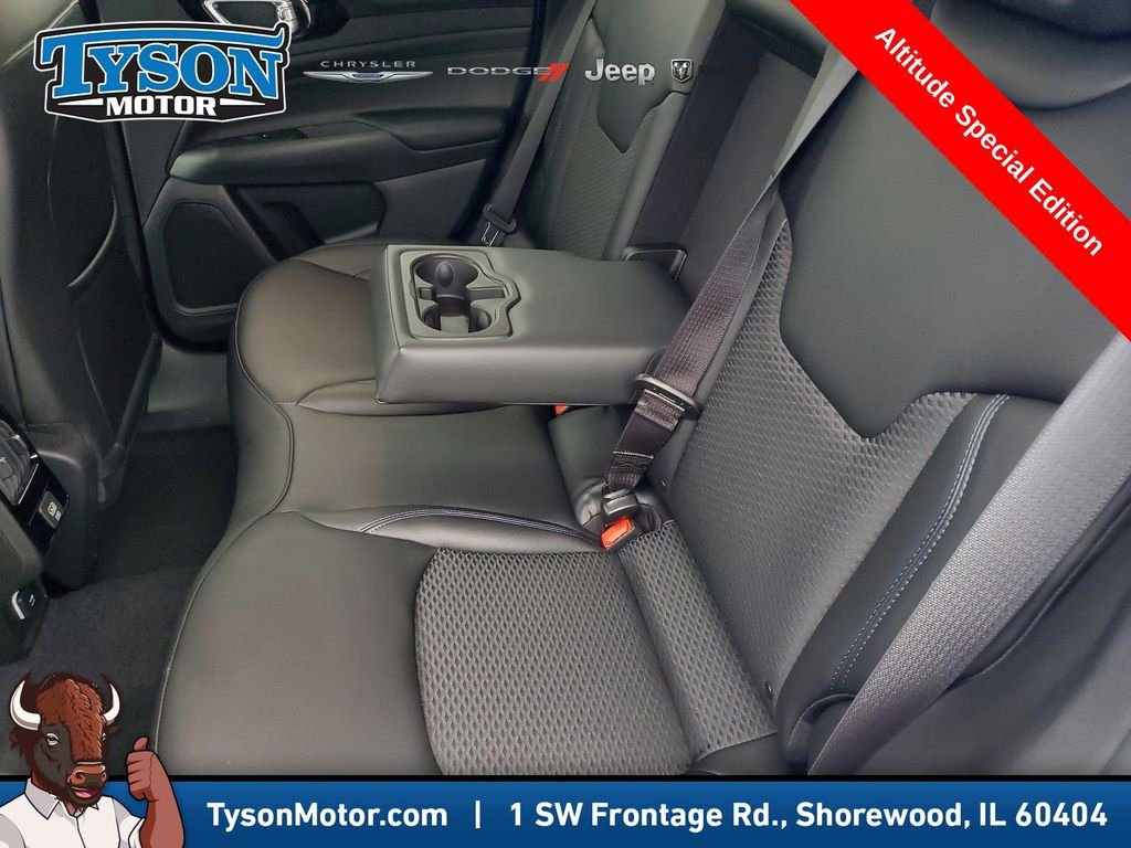 New 2026 Hydro Blue Pearlcoat Jeep Latitude image 10