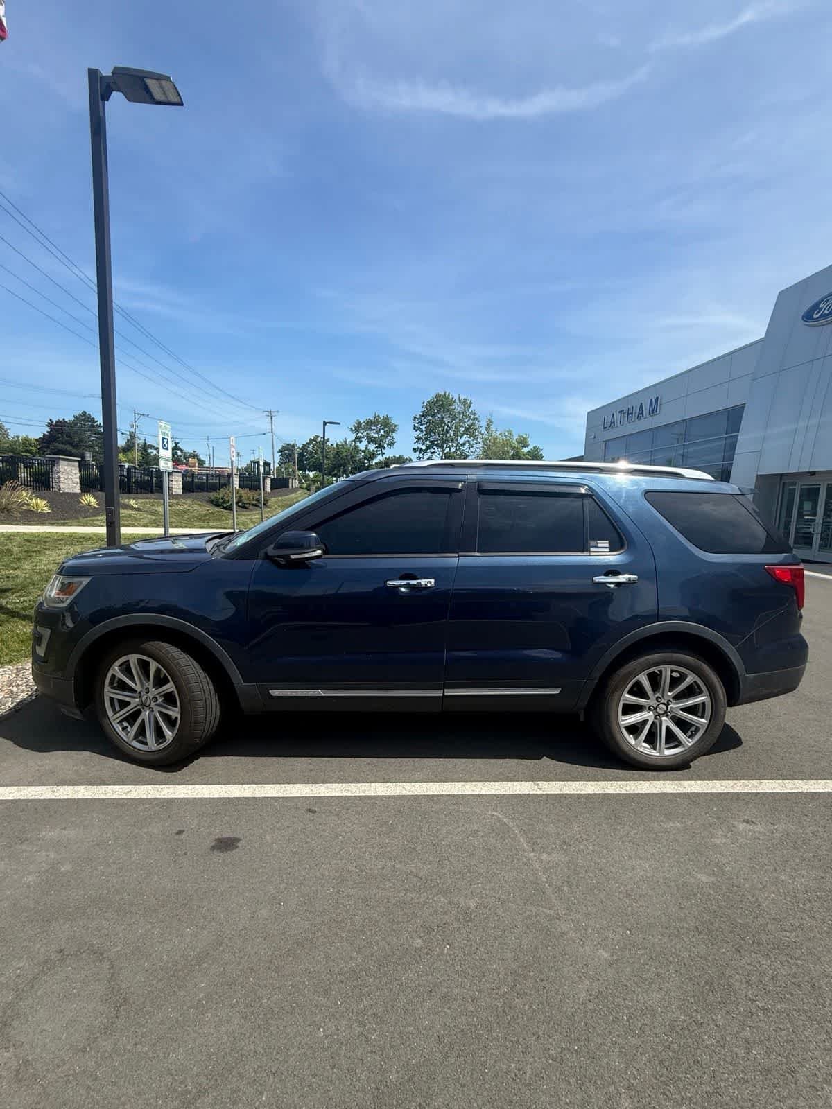 Used 2016 Blue Jeans Metallic Ford Limited image 2