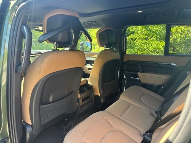 New 2026 Woolstone Green Land Rover X-Dynamic SE image 12