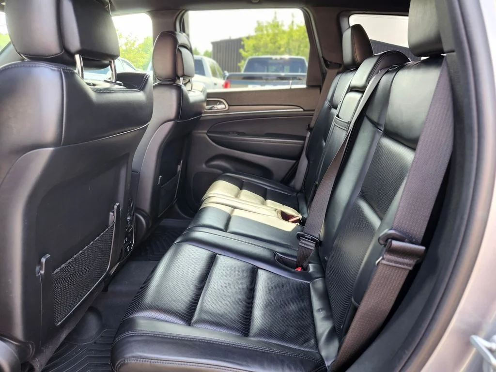 Used 2020 Silver Jeep Limited image 16