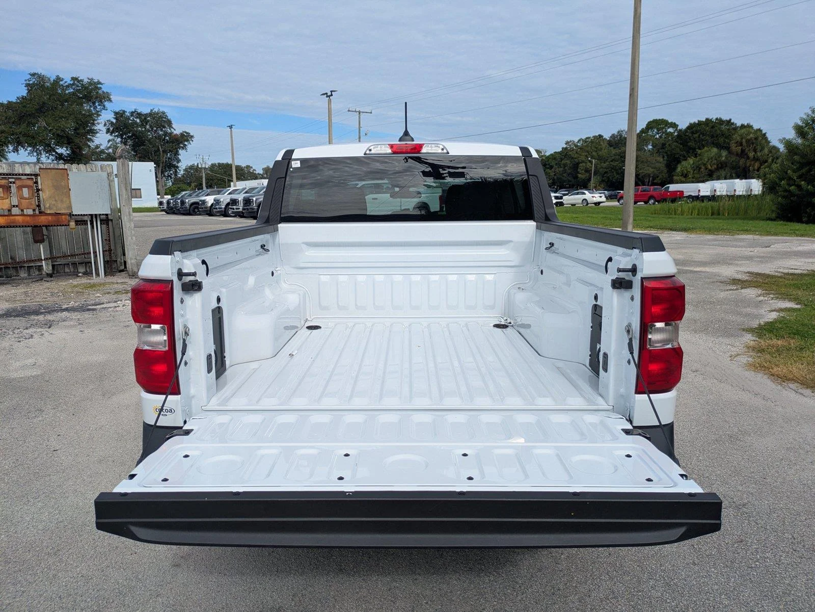 New 2026 Oxford White Ford XLT image 14