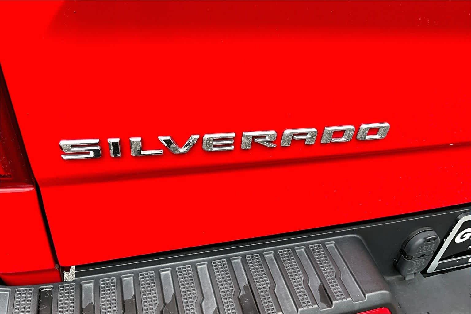 Used 2022 Red Hot Chevrolet RST image 30