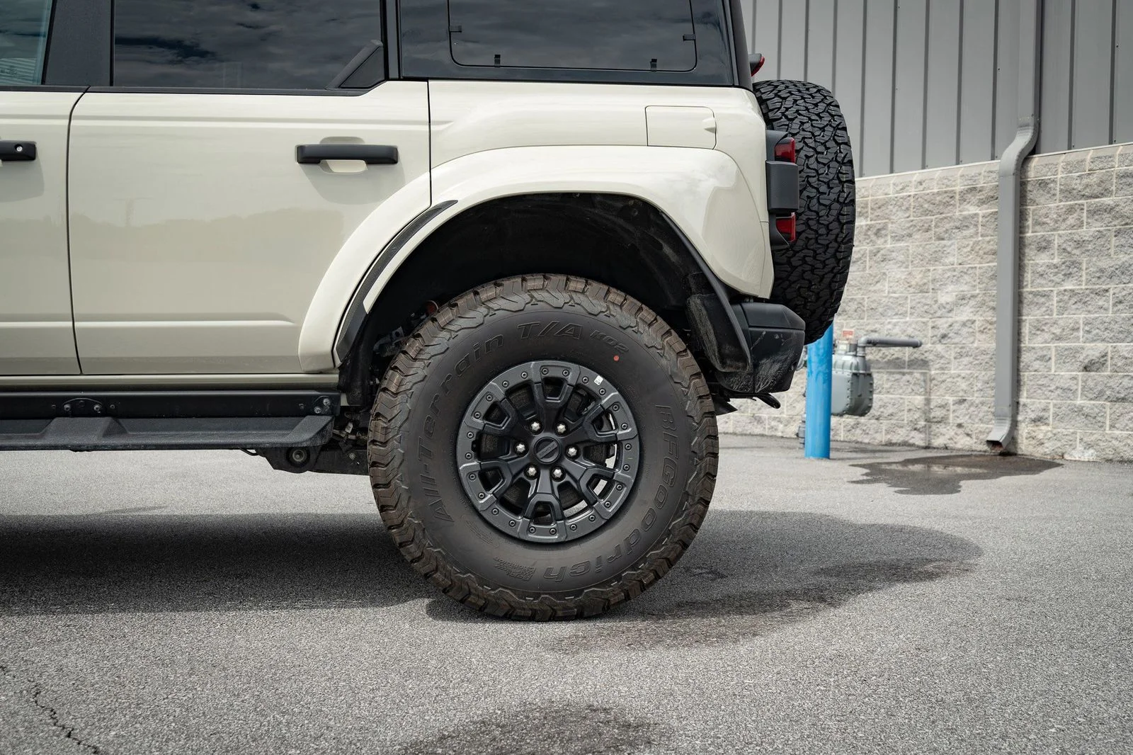 Used 2025 Desert Sand Ford Raptor image 16