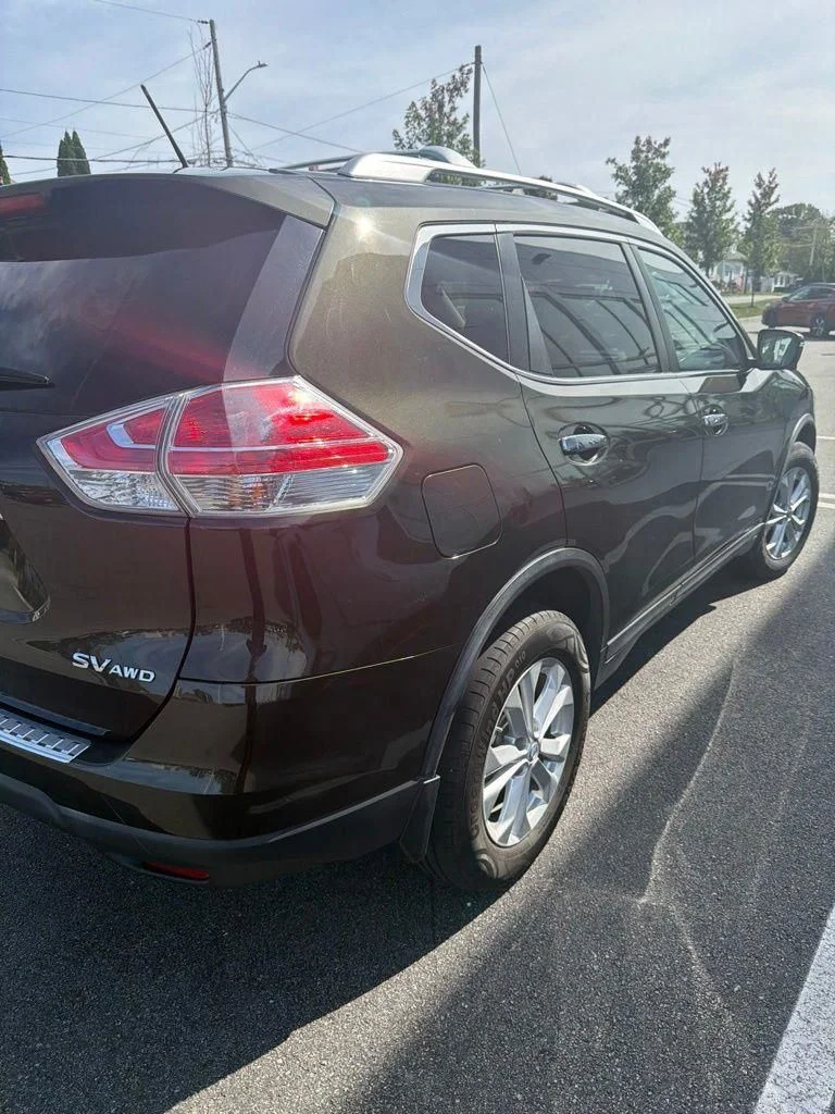 Used 2016 Black Nissan SV image 4
