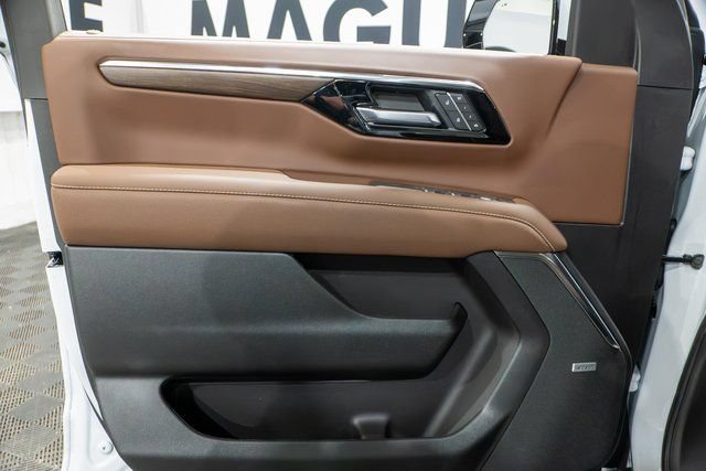 New 2026 Polar White Tricoat Chevrolet High Country image 17