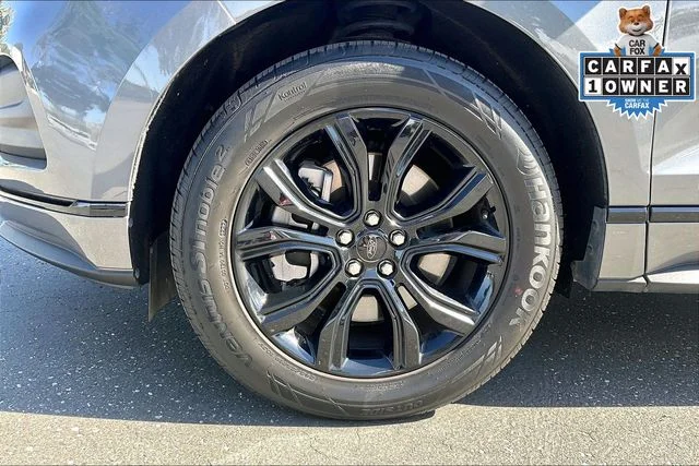 Used 2023 Gray Metallic Ford SE image 9
