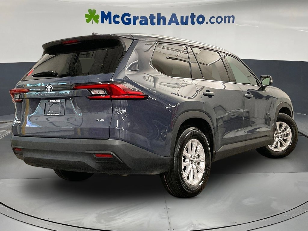 Used 2025 White Toyota XLE image 17