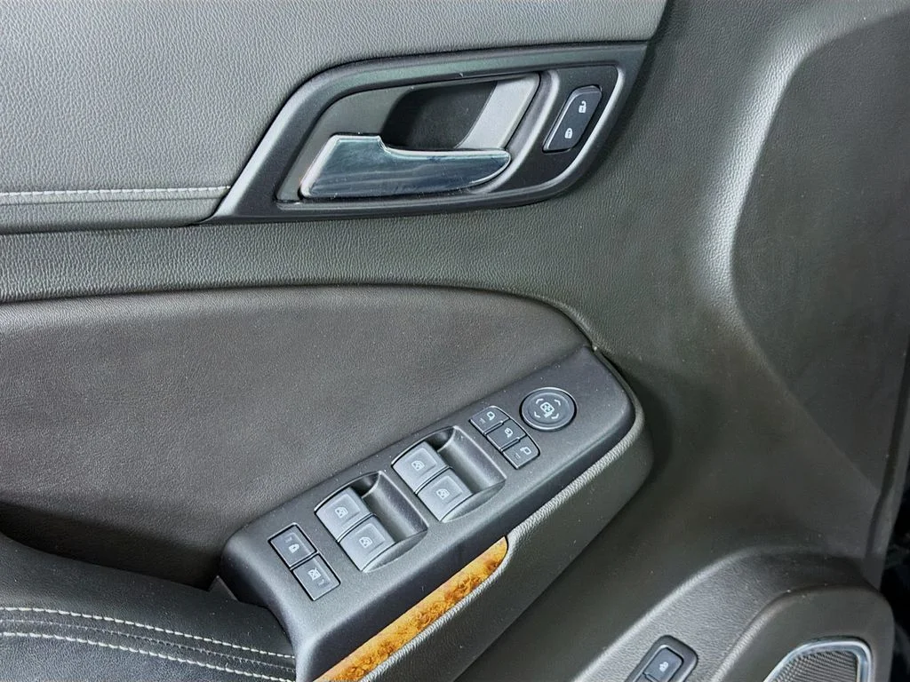Used 2019 Black Chevrolet Premier image 18