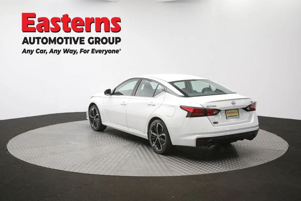 Used 2024 White Nissan 2.5 SR image 64