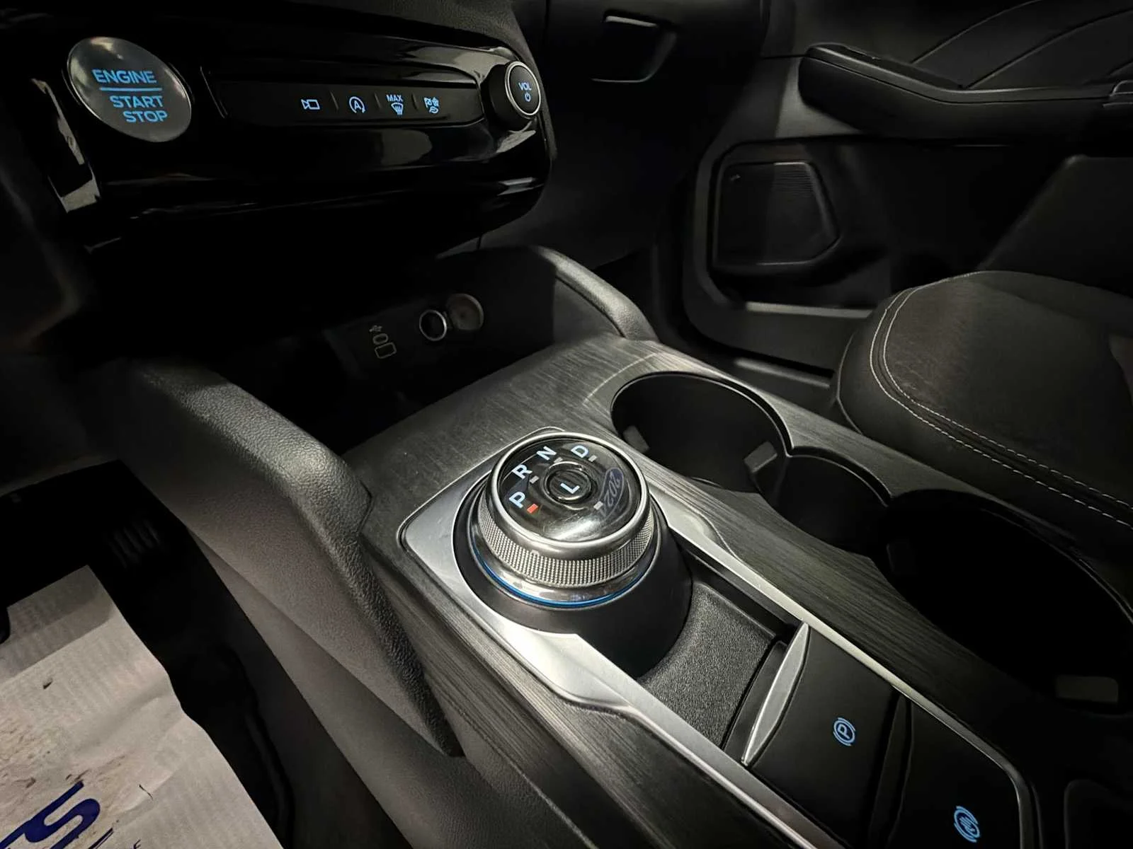 Used 2024 Agate Black Metallic Ford Active image 21
