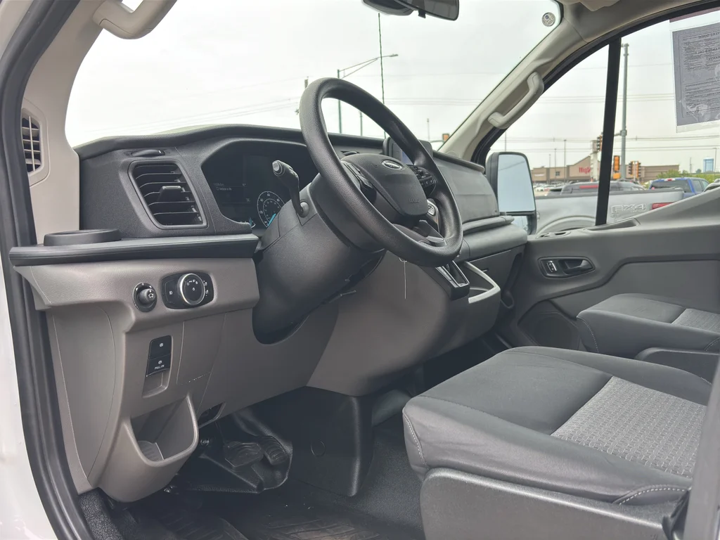 Used 2025 Oxford White Ford Base image 12