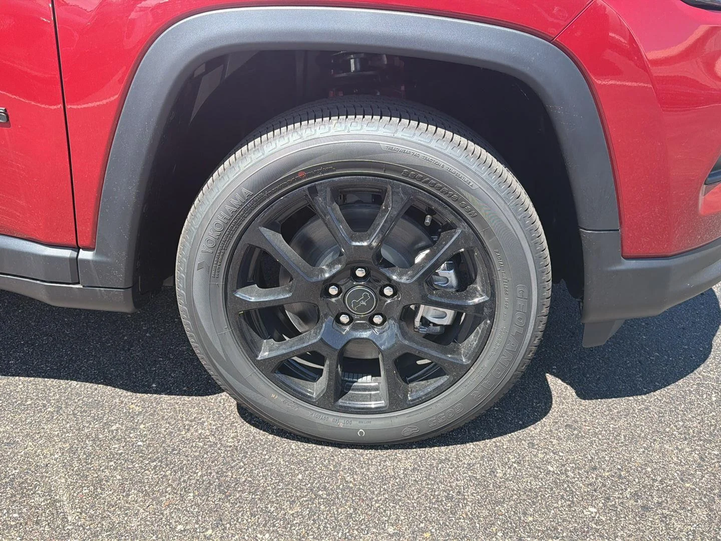 New 2026 Red Hot Pearl-Coat Exterior Paint Jeep Latitude Altitude image 9