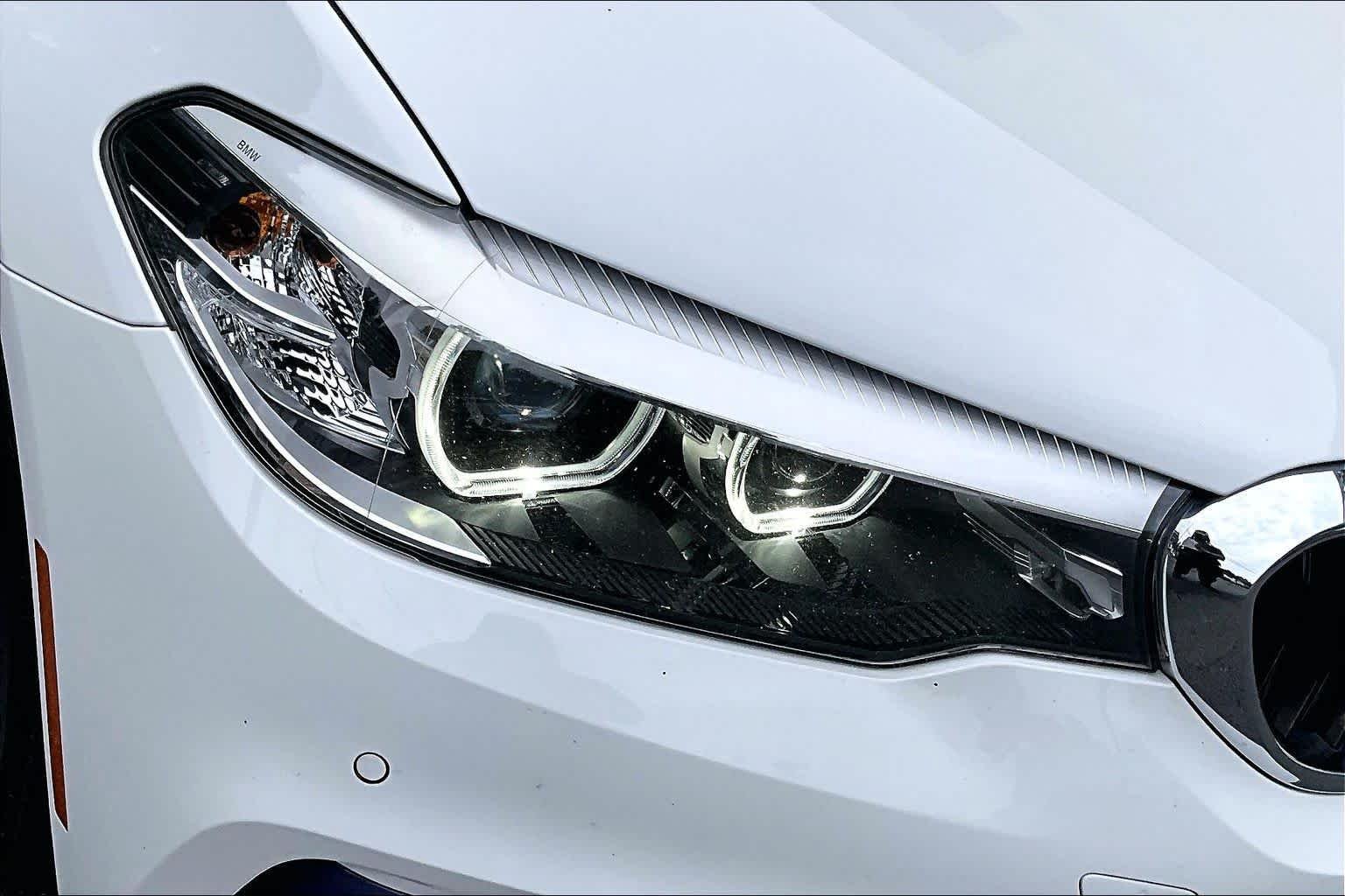 Used 2019 Alpine White BMW 540i xDrive image 28